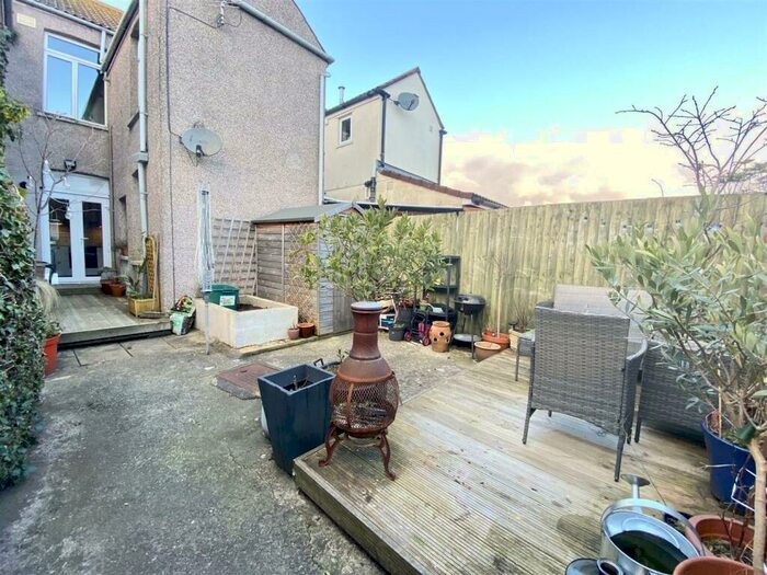 1 Bedroom Flat To Rent In Strode Road, Clevedon, BS21