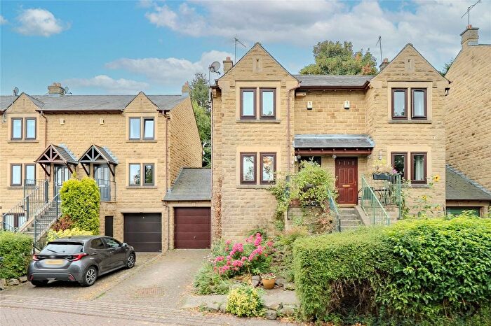 3 Bedroom Semi-detached House For Sale In Chiltern Court, Leeds, West Yorkshire, LS13