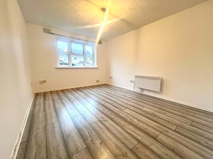 1 Bedroom Flat To Rent In Butteridges Close, Dagenham, RM9