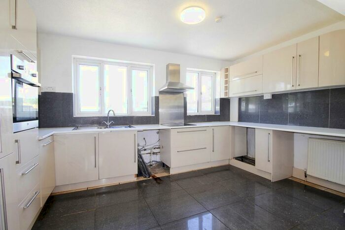 3 Bedroom Semi-Detached House To Rent In Tudor Street, Thurnscoe, Rotherham, South Yorkshire, S63