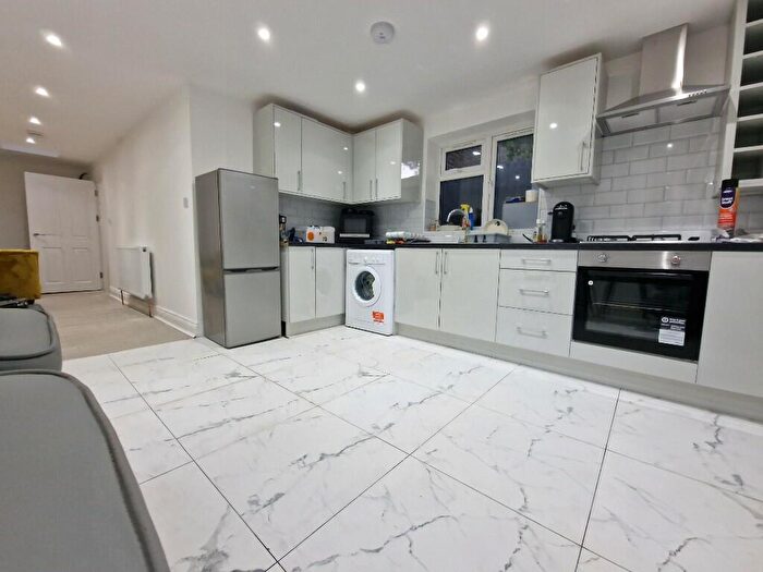 1 Bedroom Flat To Rent In Lea Bridge Road, London, E17