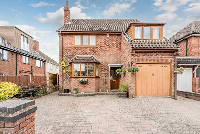 3 Bedroom Detached House For Sale In Stewart Road, Kingswinford, DY6