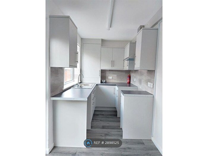 3 Bedroom Semi-Detached House To Rent In Nansen St, Leeds, LS13