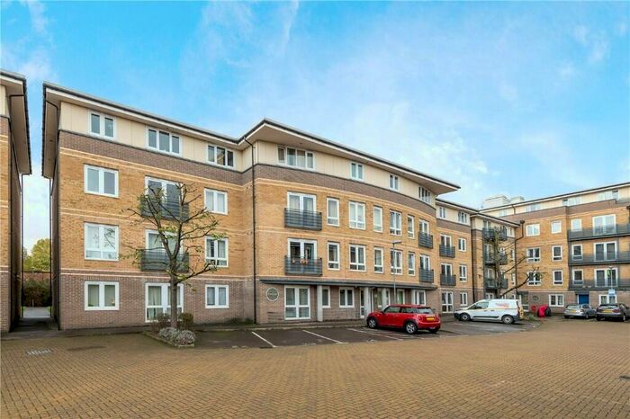 2 Bedroom Apartment To Rent In Rosegate House, Bow, London, E3