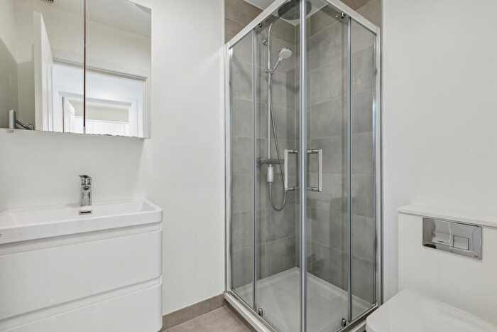 1 Bedroom Flat To Rent In Shillington Old School, Este Road, SW11