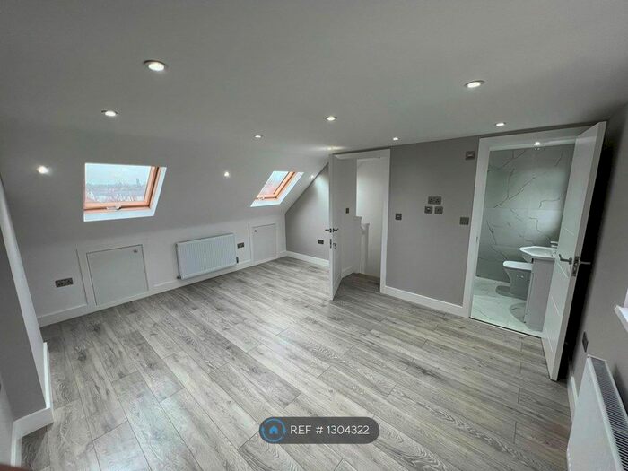 4 Bedroom Terraced House To Rent In Manor Way, Mitcham CR4