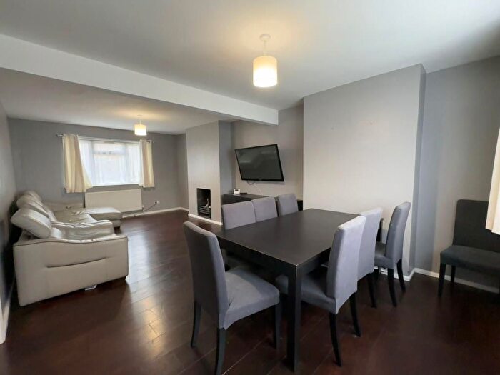 5 Bedroom End Of Terrace House To Rent In Bedfont Close, Feltham, TW14