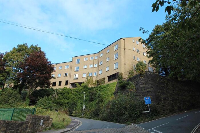 1 Bedroom Apartment To Rent In Caddy Field Court, Halifax, HX3