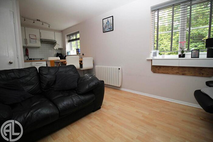 1 Bedroom Apartment For Sale In Chagny Close, Letchworth Garden City, SG6