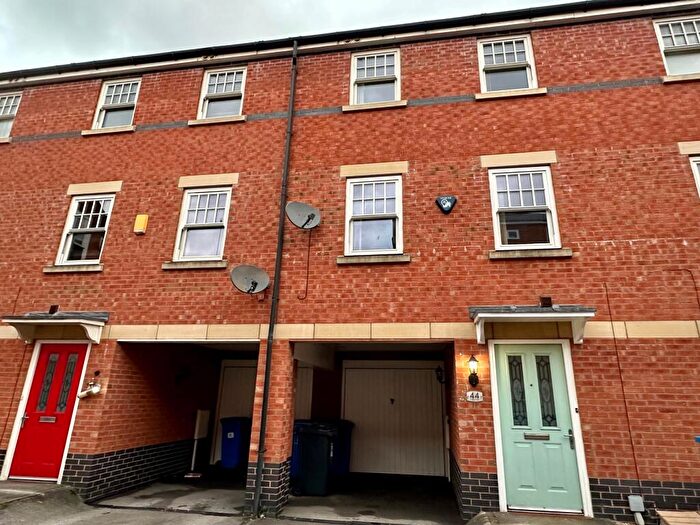 3 Bedroom Town House To Rent In Auriga Court, Chester Green, Derby, DE1