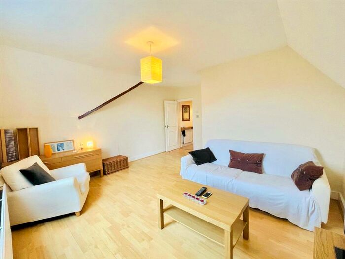 1 Bedroom Apartment To Rent In Birdhurst Rise, South Croydon, CR2