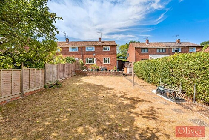 3 Bedroom Semi-Detached House For Sale In Batchwood Drive, St. Albans, AL3