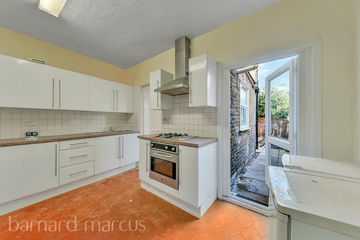 2 Bedroom House To Rent In Eleanor Road, Bounds Green, N11