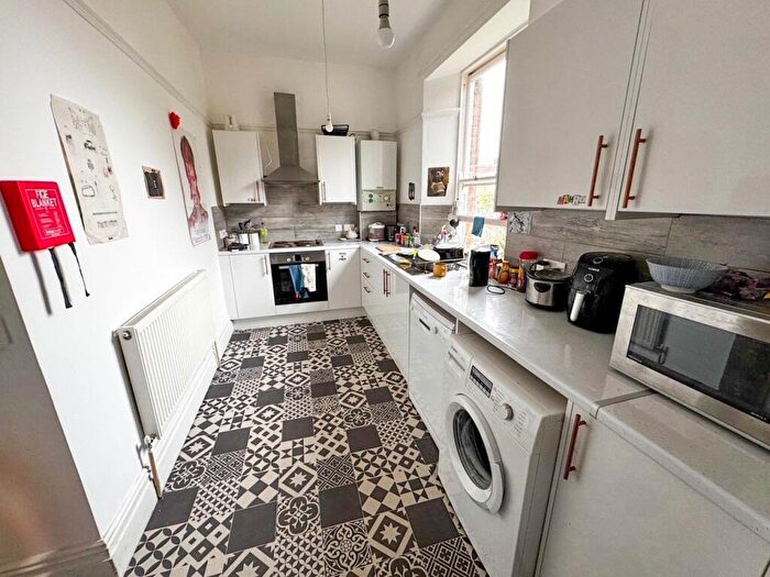 6 Bedroom Maisonette To Rent In Chesterfield Road, St. Andrews, Bristol, Somerset, BS6