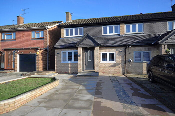 4 Bedroom Semi-Detached House To Rent In Tudor Way, Waltham Abbey, EN9