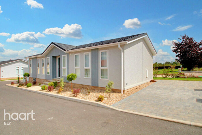 2 Bedroom Park Home For Sale In Hardwicke Fields, Haddenham, CB6