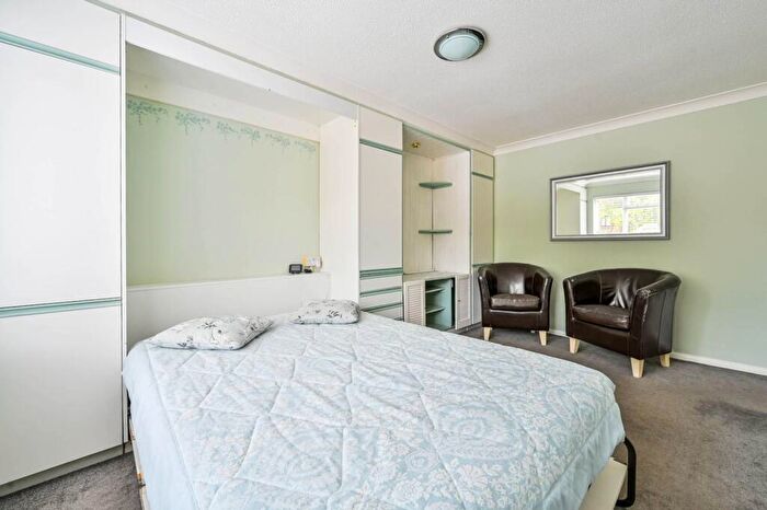 Studio For Sale In Oriental Road, Woking, GU22