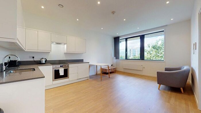 1 Bedroom Flat To Rent In Savoy Court, Riverbank Way, Brentford, TW8
