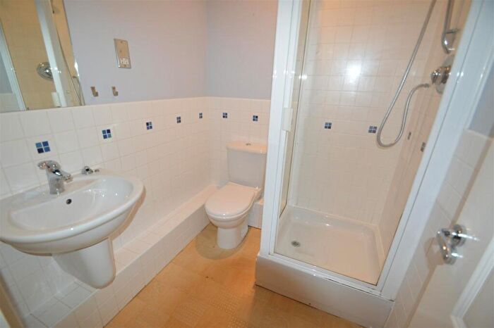 2 Bedroom Apartment To Rent In Waterside, Sale, M33
