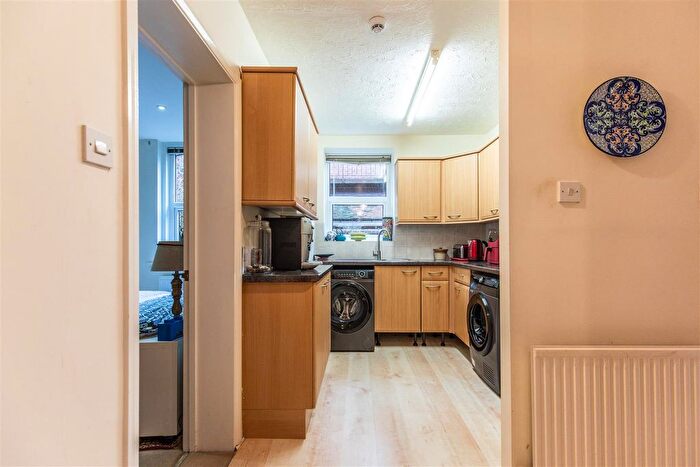 1 Bedroom Flat For Sale In Grassington Road, Eastbourne, BN20