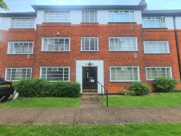 3 Bedroom Flat To Rent In Lyttelton Road, London, N2