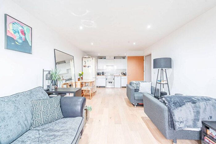 2 Bedroom Flat For Sale In Ovaltine Drive, Hemel Hempstead, WD4