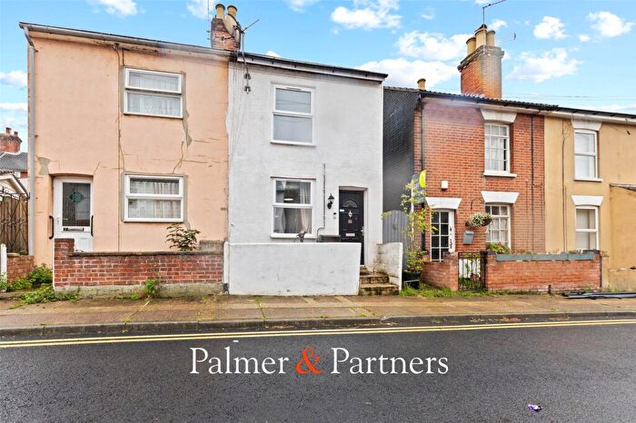 3 Bedroom Semi Detached House For Sale In Shrubland Road, Colchester, Essex, CO2