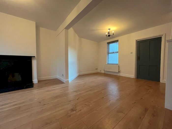 4 Bedroom House To Rent In Bargates, Christchurch, BH23