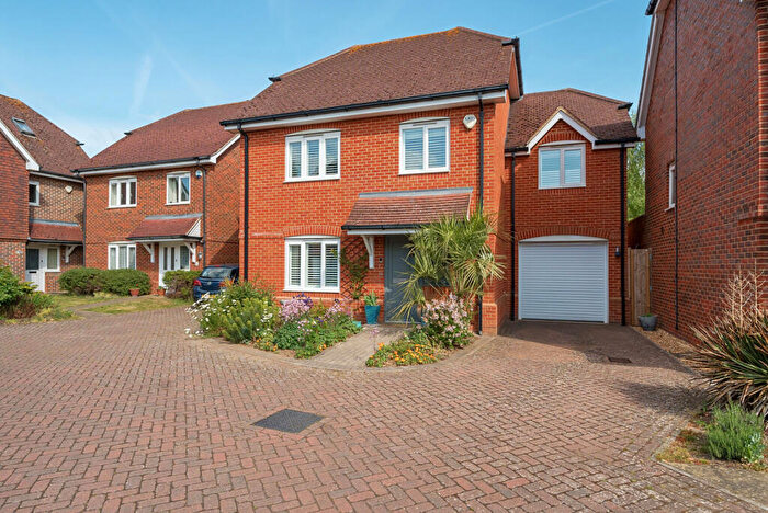 4 Bedroom Detached House For Sale In Albany Gardens, Emmer Green, Reading, Berkshire, RG4