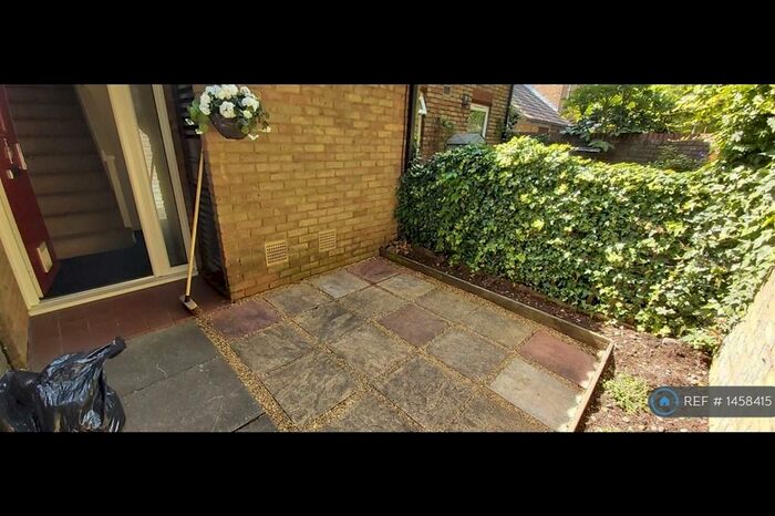 2 Bedroom Flat To Rent In Baron Court, Stevenage, SG1