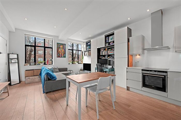 1 Bedroom Flat For Sale In Grafton Road, Kentish Town, NW5