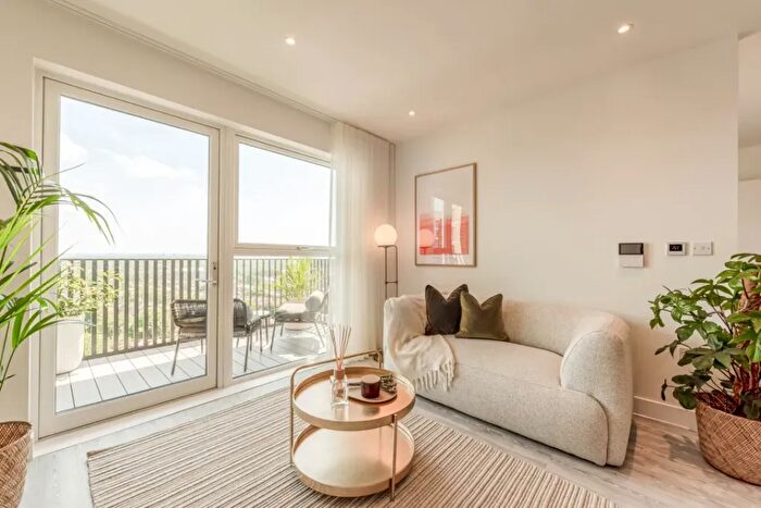Studio For Sale In Capital Interchange Way, Brentford, TW8