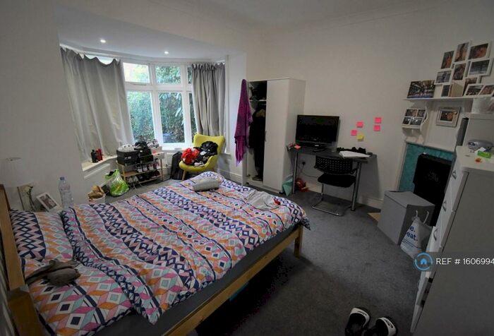 9 Bedroom Semi-Detached House To Rent In Wokingham Road, Reading, RG6