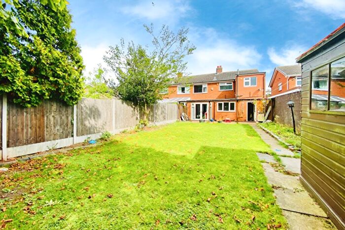 4 Bedroom Semi-Detached House For Sale In Oriel Drive, Syston, LE7