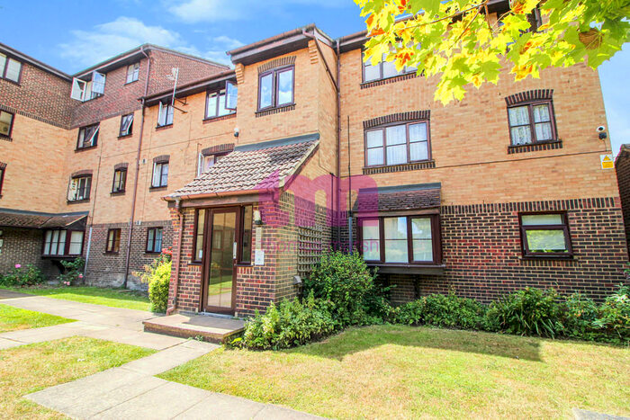 Studio To Rent In Conway Gardens, Grays, RM17