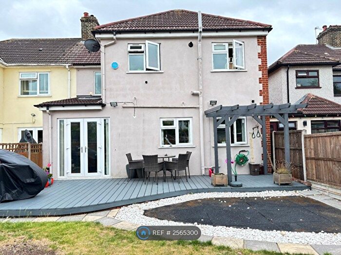 5 Bedroom Semi-Detached House To Rent In Farnham Road, Welling, DA16