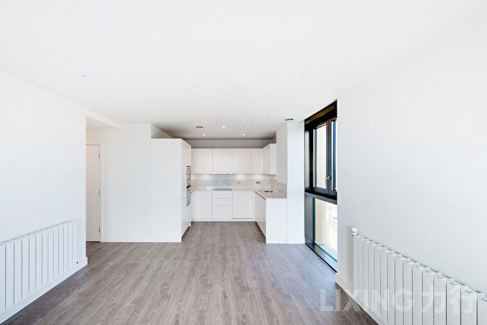 2 Bedroom Flat To Rent In Menara Point, Twlevetrees Park, E16