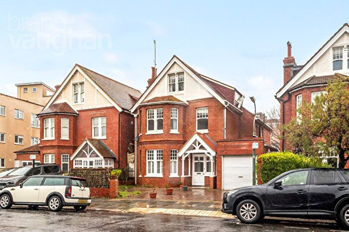 4 Bedroom Flat For Sale In Vallance Gardens, Hove, BN3