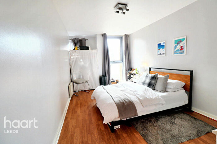 1 Bedroom Apartment For Sale In Gotts Road, Leeds, LS12