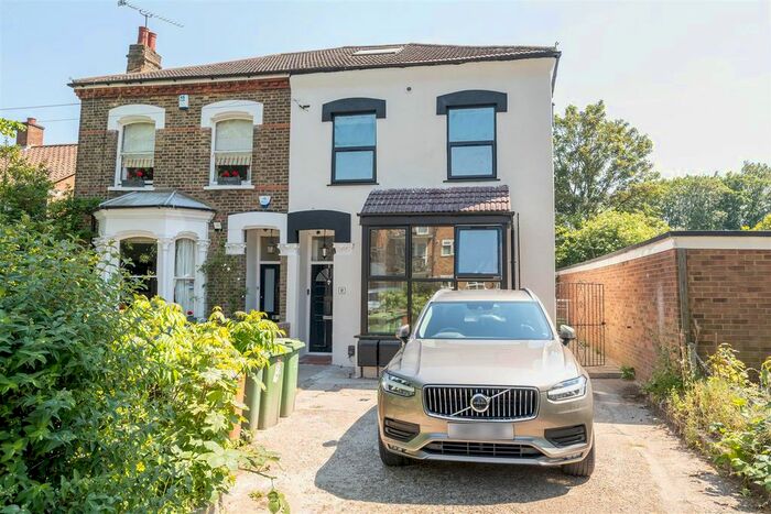 3 Bedroom Flat To Rent In Vallentin Road, London, E17