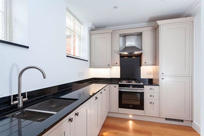 2 Bedroom Flat To Rent In Sparrows Herne, Bushey, WD23