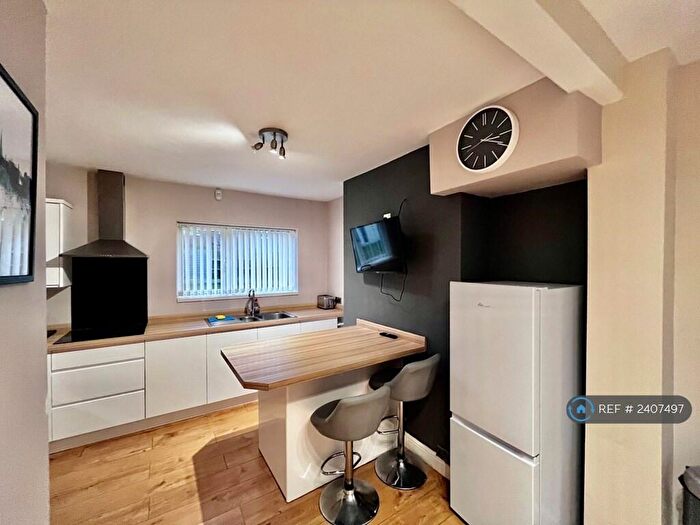 3 Bedroom Semi-Detached House To Rent In Ravenscroft Drive, Sheffield, S13