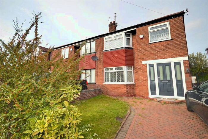 3 Bedroom Semi-Detached House To Rent In Wentworth Drive, Sale, M33
