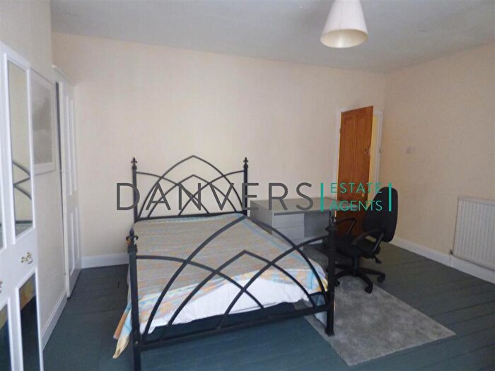 4 Bedroom Semi-Detached House To Rent In Paton Street, Leicester, LE3