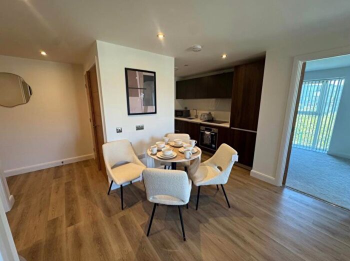 1 Bedroom Apartment To Rent In Richmond Hill Approach, LS9
