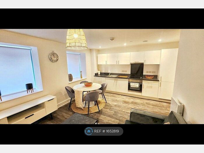 1 Bedroom Flat To Rent In Birch House, High Wycombe, HP11