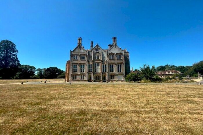 3 Bedroom Flat To Rent In Hurn Court, Christchurch, BH23