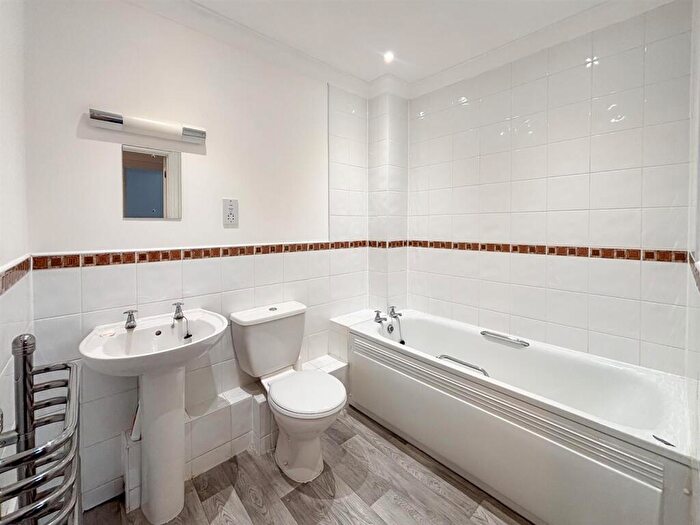 2 Bedroom Apartment To Rent In West Street, Axminster, EX13