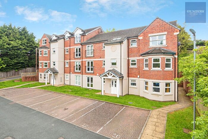 2 Bedroom Flat For Sale In Farsley Beck Mews, Leeds, LS13