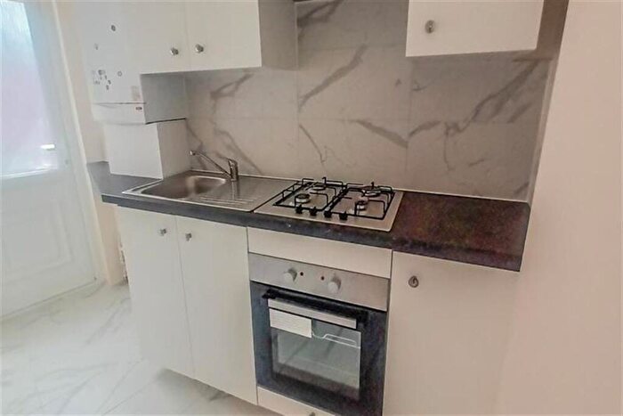 1 Bedroom Flat To Rent In Bell Lane, Hendon, NW4